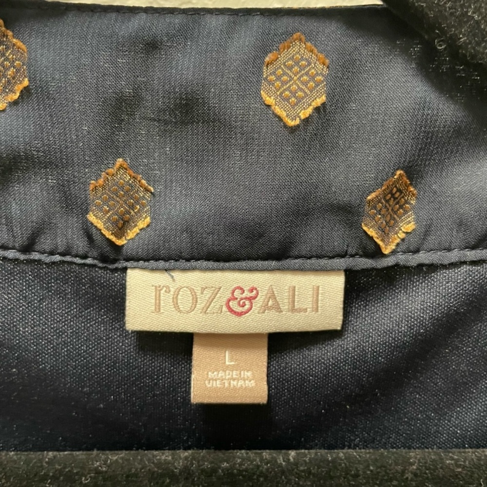 Roz & Ali Pleated Tank Top Blouse Navy Gold Metallic Diamond L Geometric Dressy - Picture 2 of 6